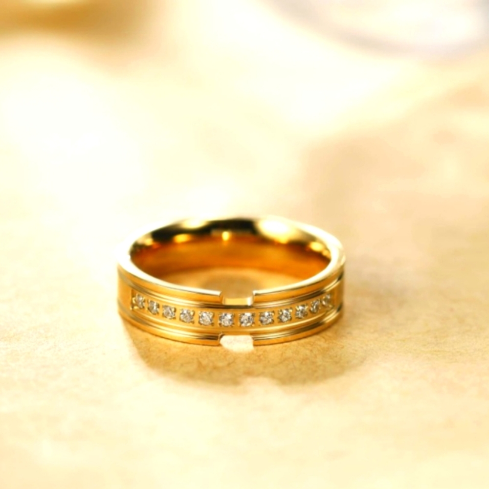 14k gold wedding/engagement ring